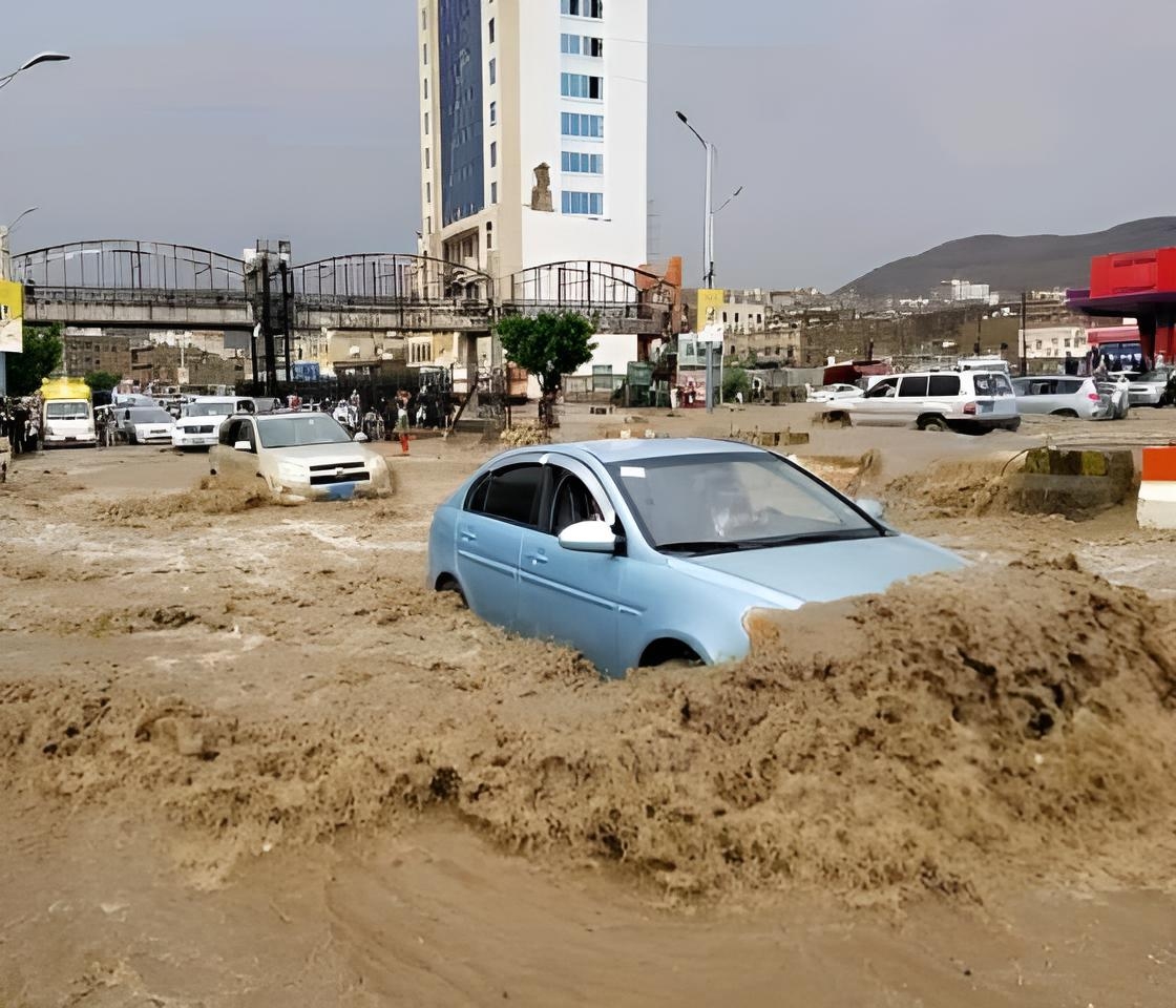 عاجل : شرطة مرور أمانة العاصمة تحذر من مخاطر الأمطار وتدعو السائقين للالتزام بهذه التعليمات.. ؟!