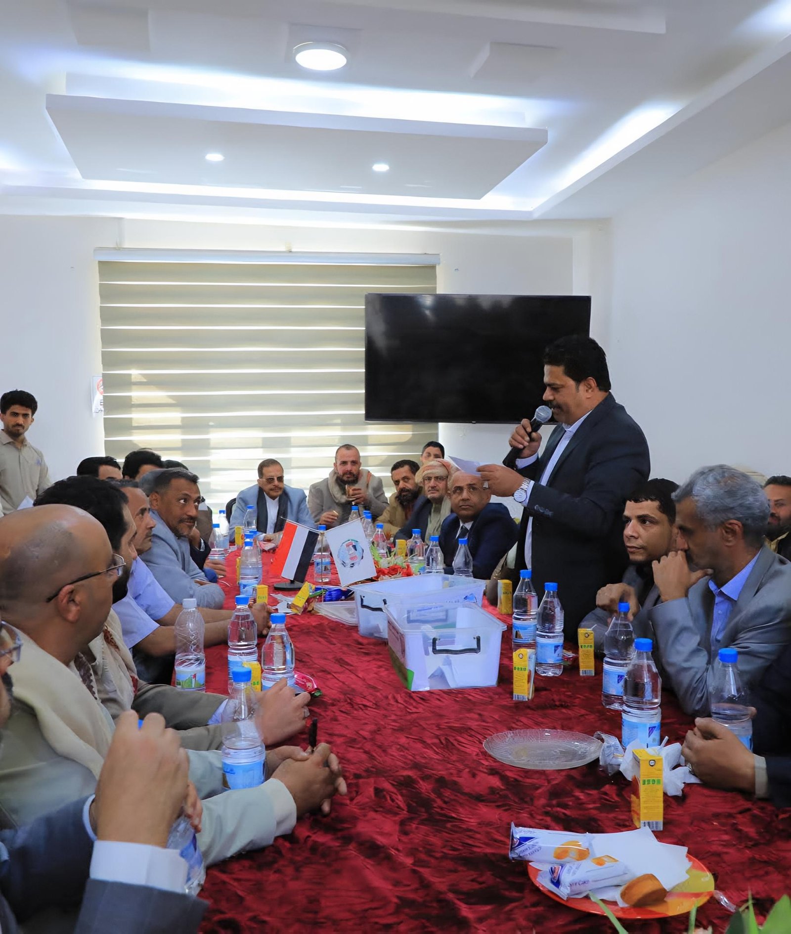 مصنعو البلاستيك والفيبر وموردي المواد الخام ومستلزماتهما الصناعية بالغرفة التجارية الصناعية بأمانة العاصمة صنعاء ينتخبون هيئة إدارية للقطاع برئاسة سمير عبده بشر