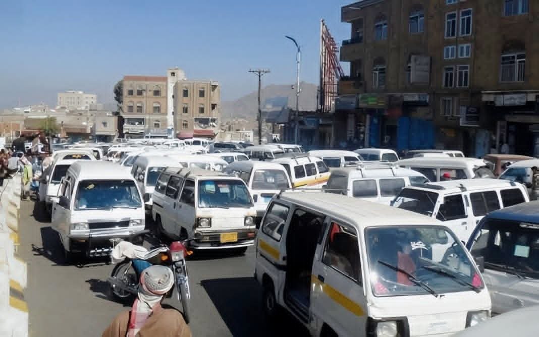 صنعاء : أوامر حاسمة لمرور أمانة العاصمة بإعادة ضبط فرز باصات الأجرة في الأمانة وتجفيف منابع الجبايات غير القانونية بصورة قاطعة