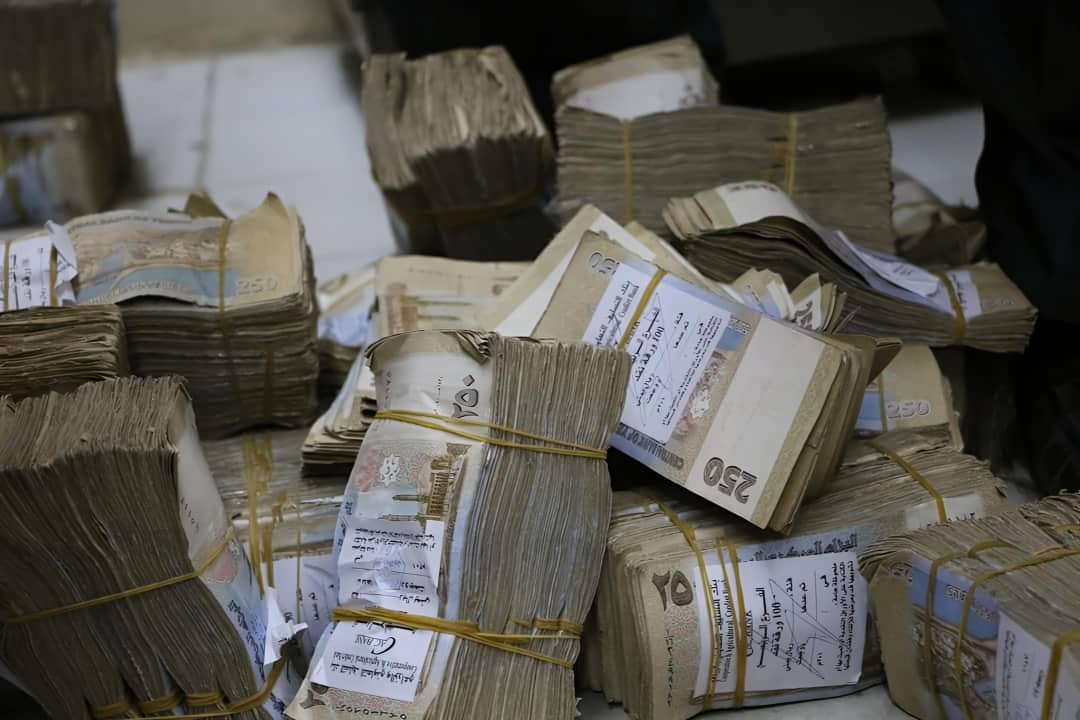 عاجل | صنعاء ترحب بمبادرة استئناف تصدير النفط وصرف مرتبات موظفي الدولة
